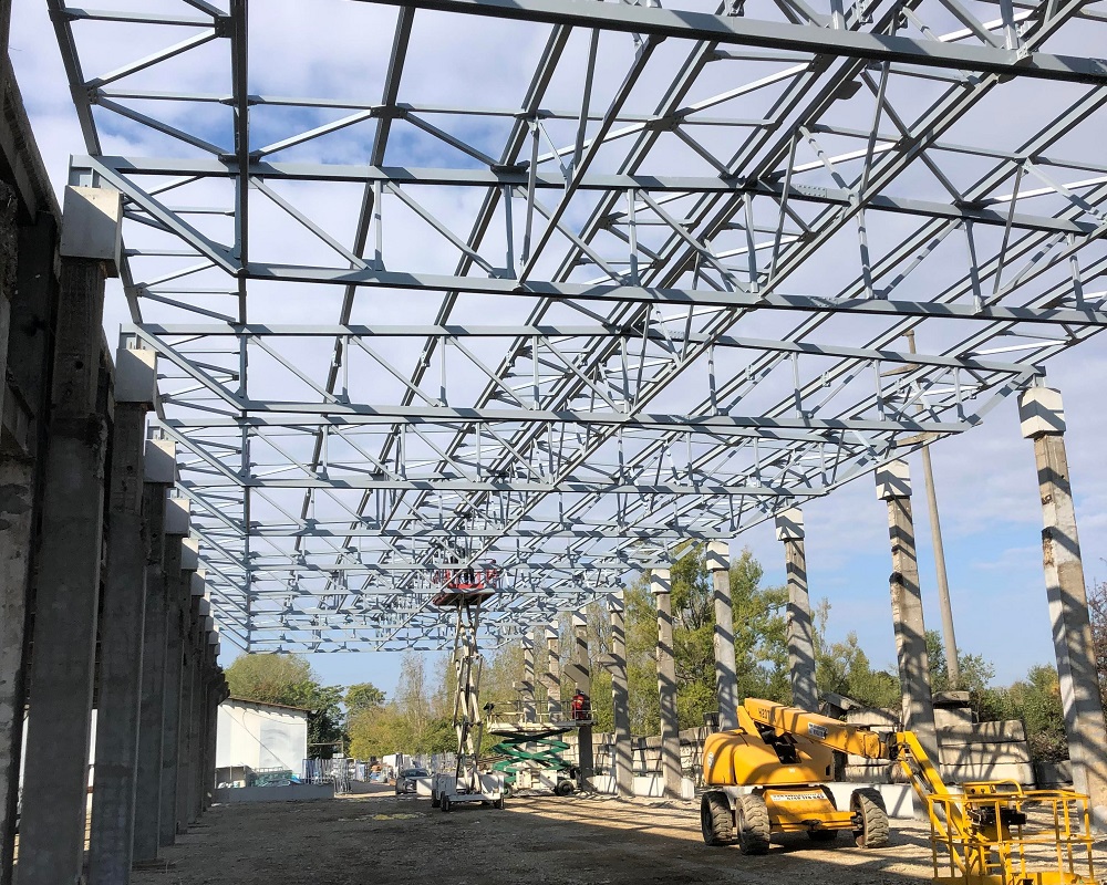 Reconfigurare hala beton armat - realizare acoperis metalic